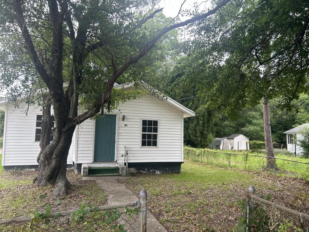 Photo - 701 Pawley St