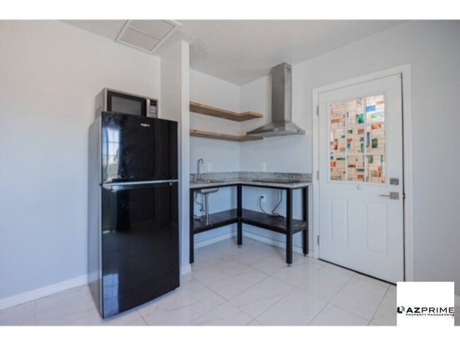 Photo - Charming 2/1 Phoenix Duplex Unit -  Central Location &amp; Modern Comforts!