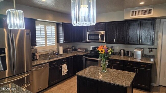 Photo - 10557 Breezeway Ave