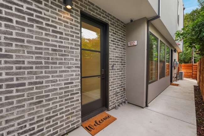 Entrada principal - 1012 Uptown Aly Unidad #1