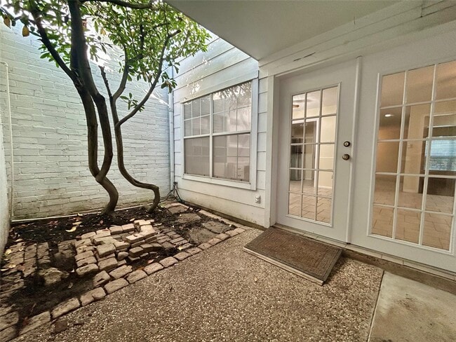Photo - 2456 Country Club Dr