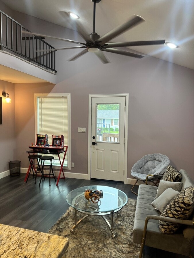 Photo - 702 E 40th 1/2 St Casa