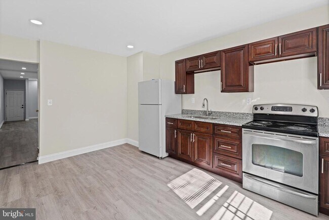 Photo - 1669 N Milton Ave