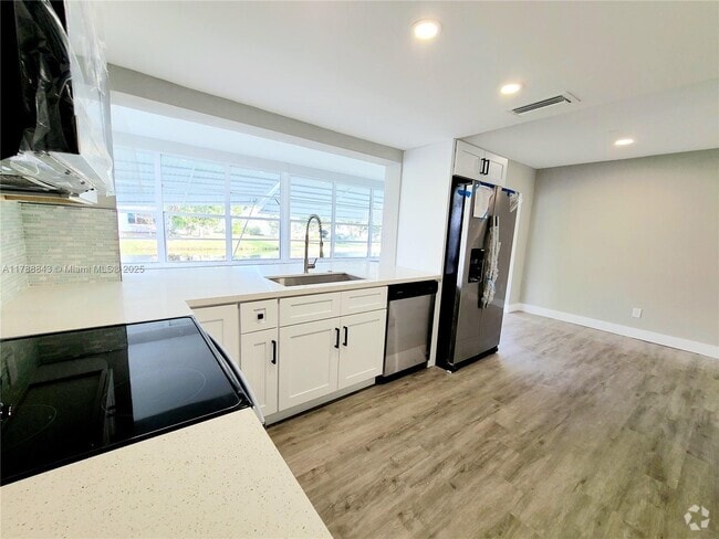 Building Photo - 4230 NW 52nd Ave Rental