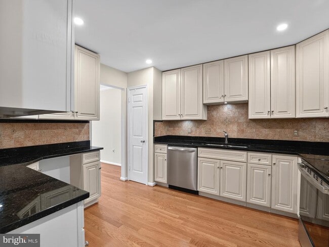 Photo - 7740 Bristol Square Ct
