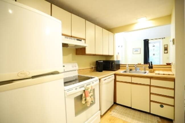 Photo - Seasonal 6 month lease, $1950/mo 2 Bed fully furnished condo in Thornton!