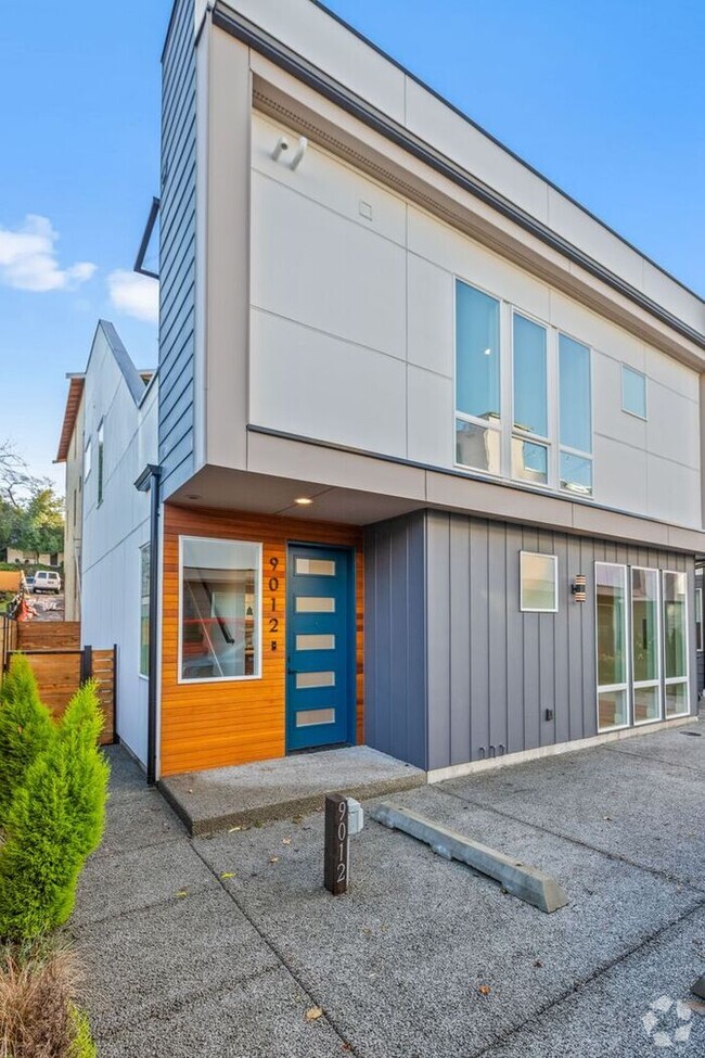 Building Photo - Gorgeous Highland Park Standalone Townhome...