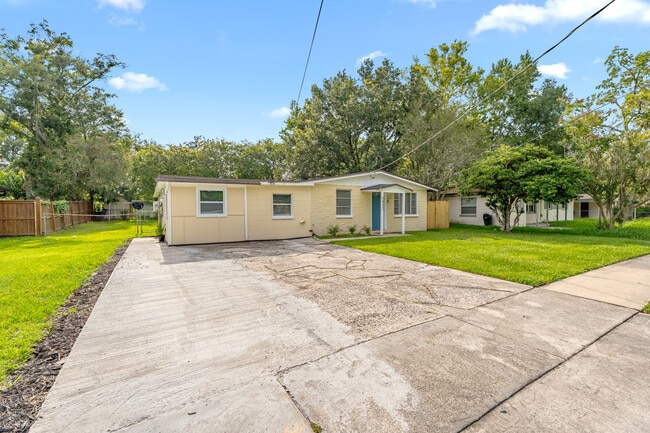 5822 Tampico Rd