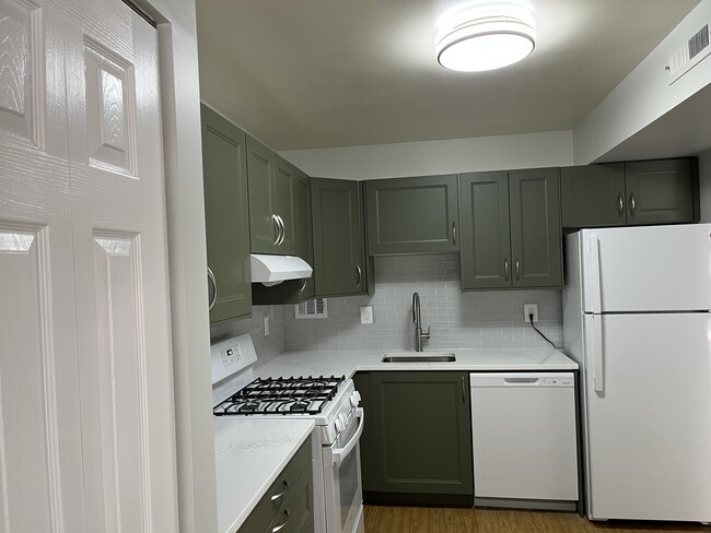 Photo - 118 Monroe St Unit 103