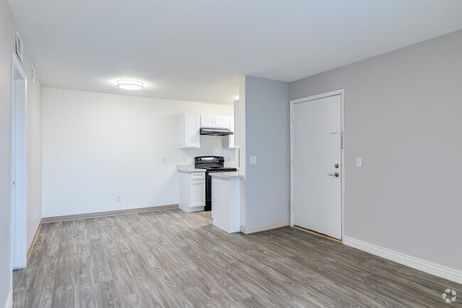 1BR, 1BA - 566SF