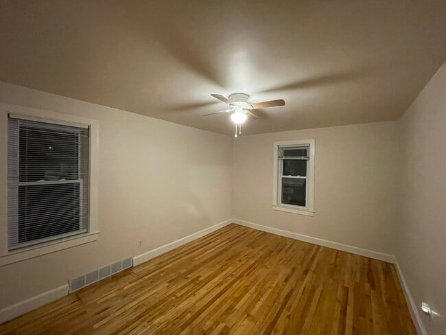 Dormitorio 1 - 217 E Franklin St Unidad A