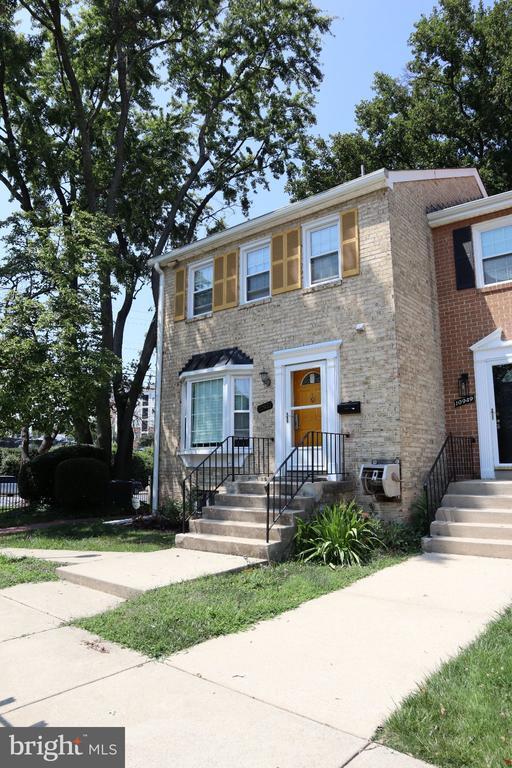 Building Photo - 10951 Amherst Ave