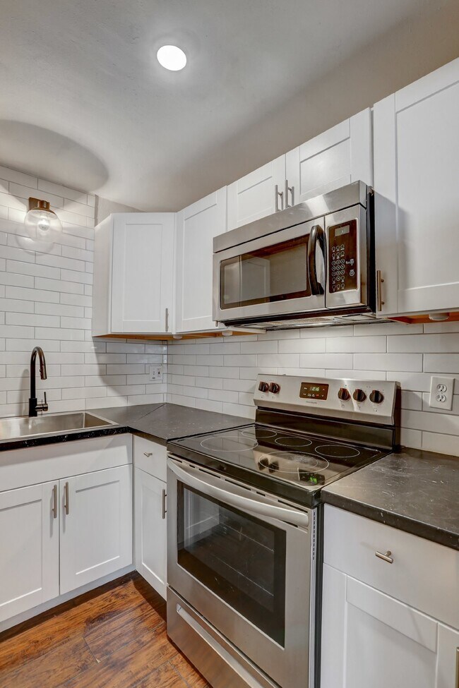 Photo - $1,550 - 1 Bed Updated Condo right by Cher... Unit 701