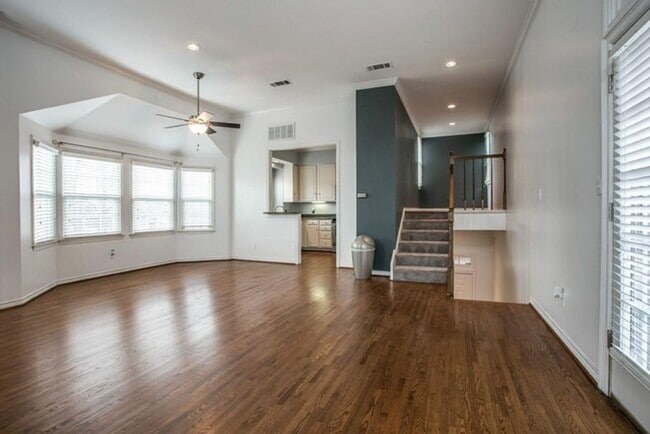 Building Photo - 4419 Holland Ave