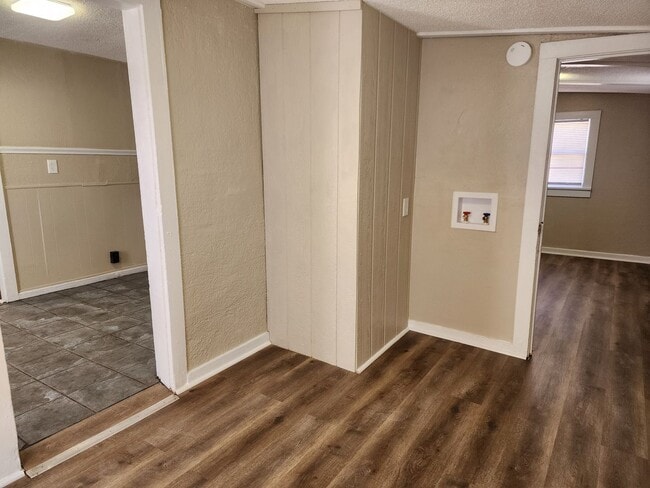 Photo - 213 W 9th St