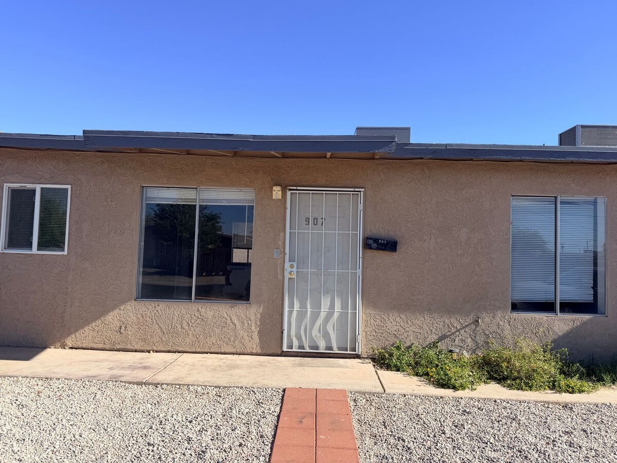 2 Bedroom Fourplex on a Corner Lot with Large Yard - 2 Bedroom Fourplex on a Corner Lot with Large Yard Unidad Fourplex - 907 W 21st St