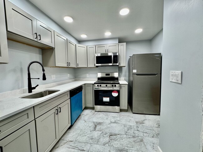 Building Photo - 201 Belmont St Unit 1