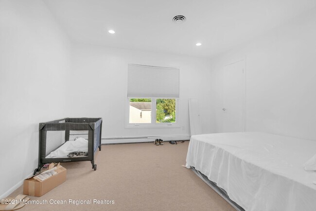 Photo - 45 Roslyn Ct House