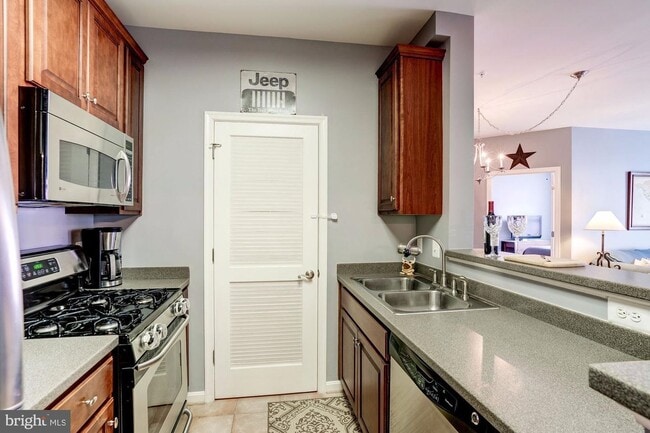 Photo - 21228 McFadden Sq Unit 211