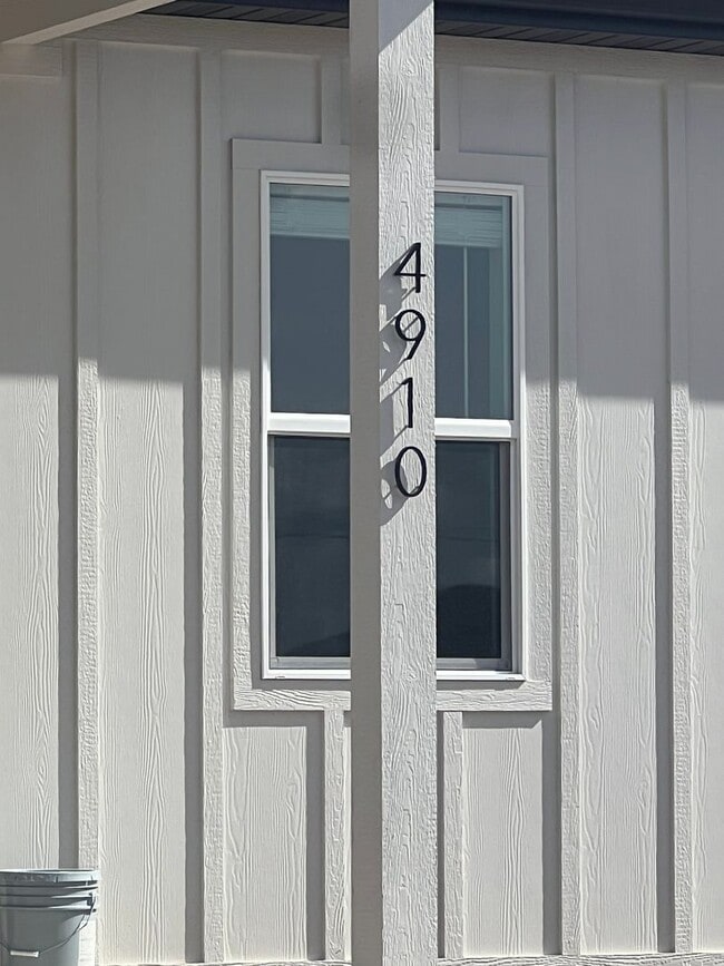 Photo - 4910 Wagon Wheel Dr E Unit 2 Bedroom