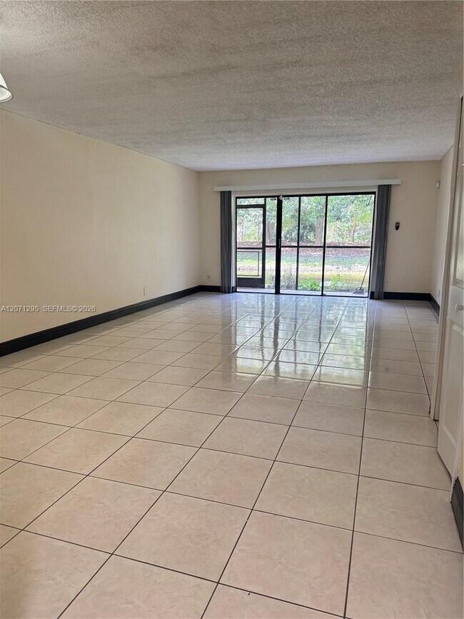 Photo - 215 Lakeview Dr Unidad 105
