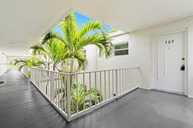 Photo - 4215 N University Dr Unit 305