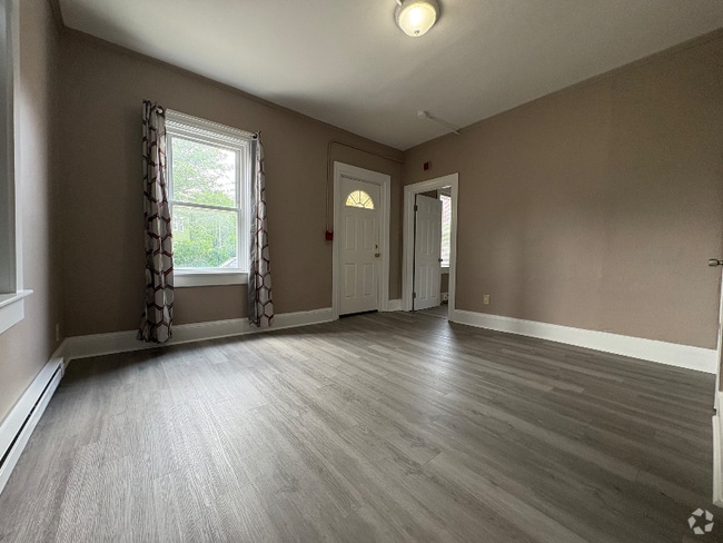 Building Photo - 9 Putnam St Unit 1F Rental