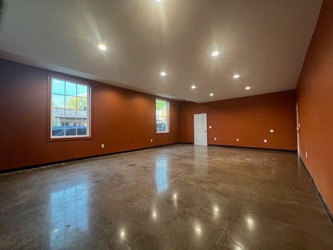 Photo - Commercial Space! Perfect for fitness/yoga studio, photography studio/ gallery, retail, or other ... Unidad Commercial Space