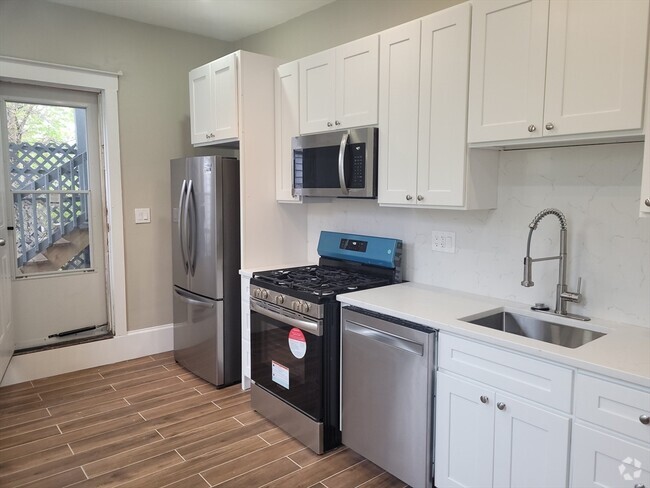 Building Photo - 497 Warren St Unit 2 Rental