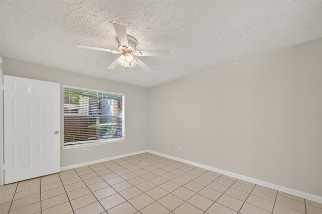 Building Photo - 10555 Turtlewood Ct Unit 3012