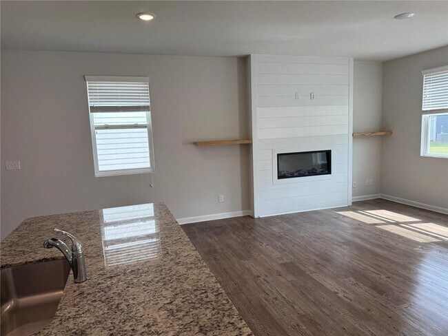 Photo - 5223 Canberra Dr