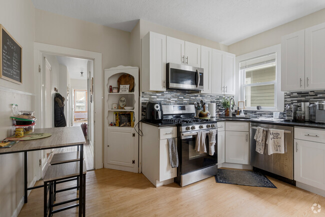 Building Photo - 19 Malvern Ave Unit 2 Rental