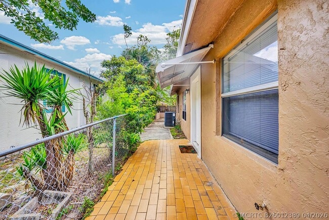 Photo - 336 NE 12th Ave