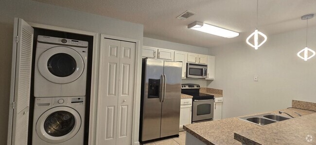 Building Photo - Move-In Special 1/2 off 1st month rent! Unit 11 Rental
