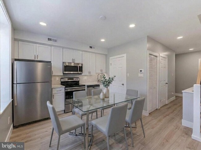 Photo - 672 N 19th St