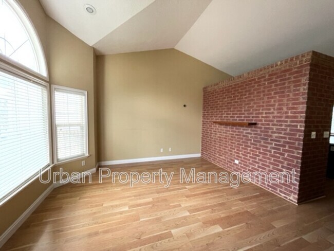 Photo - 332 W 2200 N