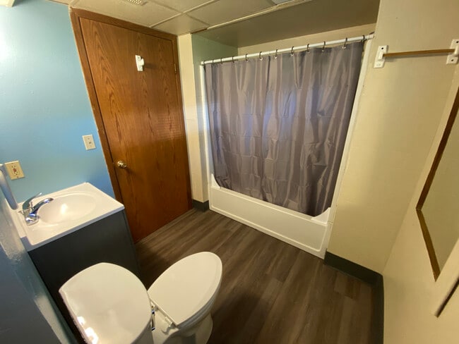 Baño - 923 N 7th St Unidad B