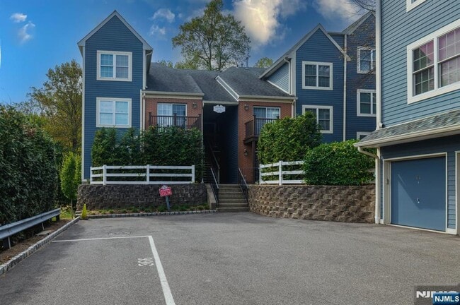 Photo - 372 Cambridge Dr Unit 372