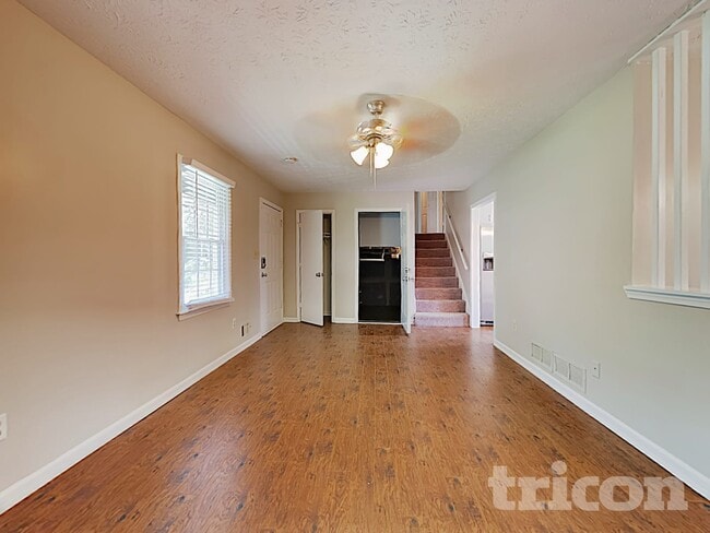 190 Canterbury Ln