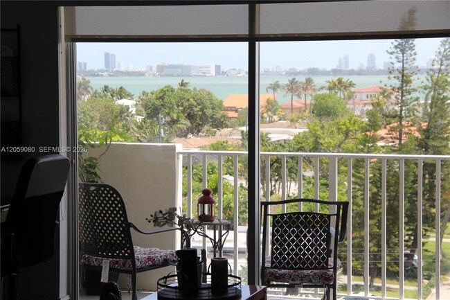 Building Photo - 1455 N Treasure Dr Unit 6L