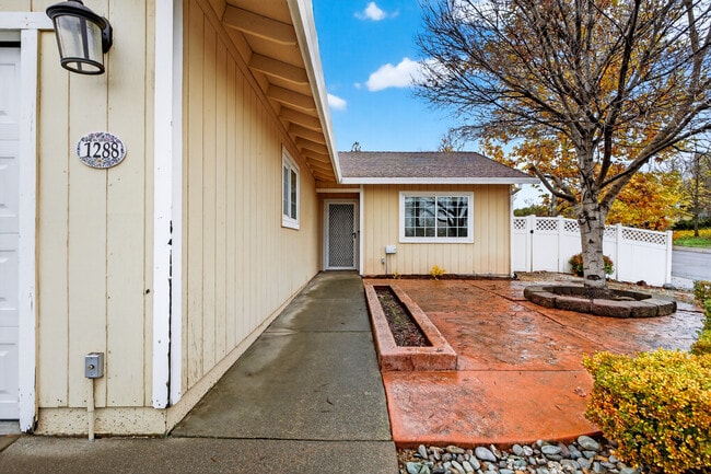 Photo - 1288 Grouse Ct