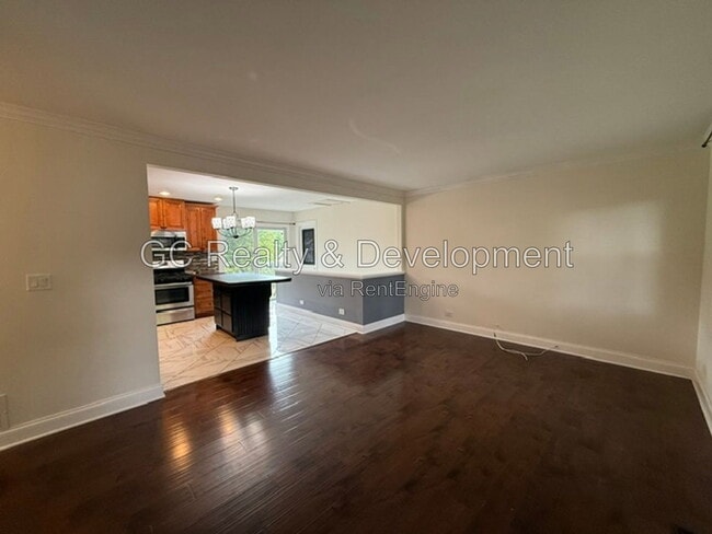 689 Laurel Ave