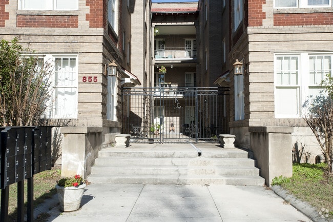 Photo - Katherine Court