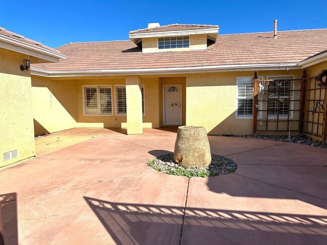 Photo - 5601 Ave