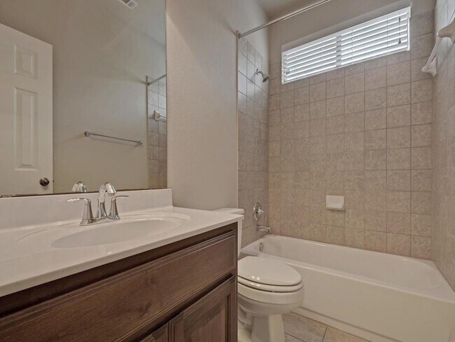 Photo - 1696 Greenside Trail
