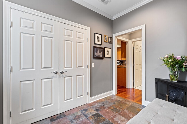 Photo - 1056 W Lawrence Ave
