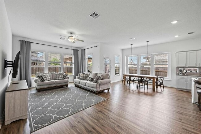 Photo - 166 Coronella Dr
