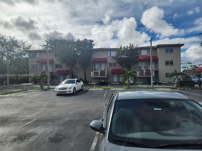 Building Photo - 1618 NW 38th St Unit B9-B9 Rental