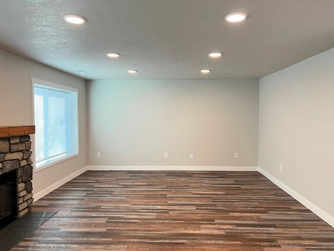 Photo - 3Bd/2Ba Two Story House - Available Now!