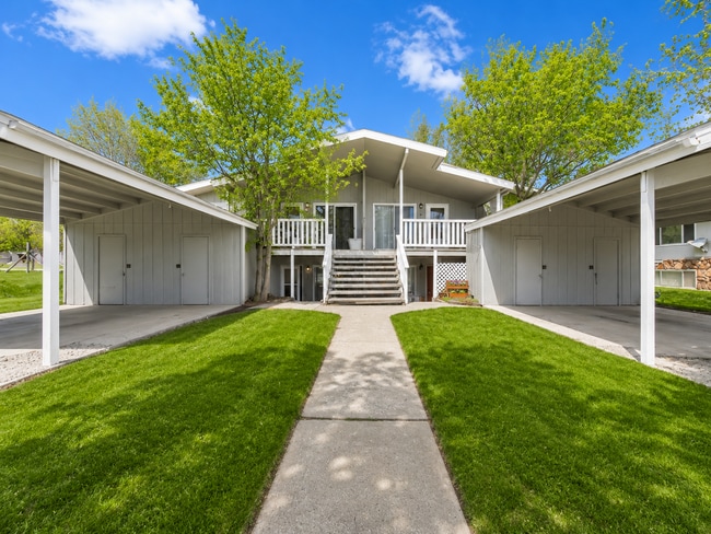 Photo - Spacious and charming! Conveniently located 2 bedroom, 1 bathroom Unit D